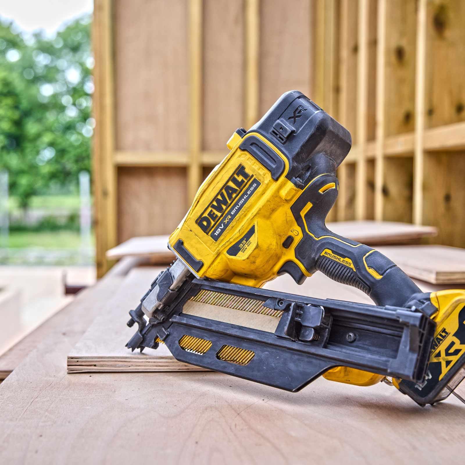 dewalt-dcn930n-xj-cloueur-charpente-xr-18v-brushless-nouvelle-g-n-ration-clous-j image 6