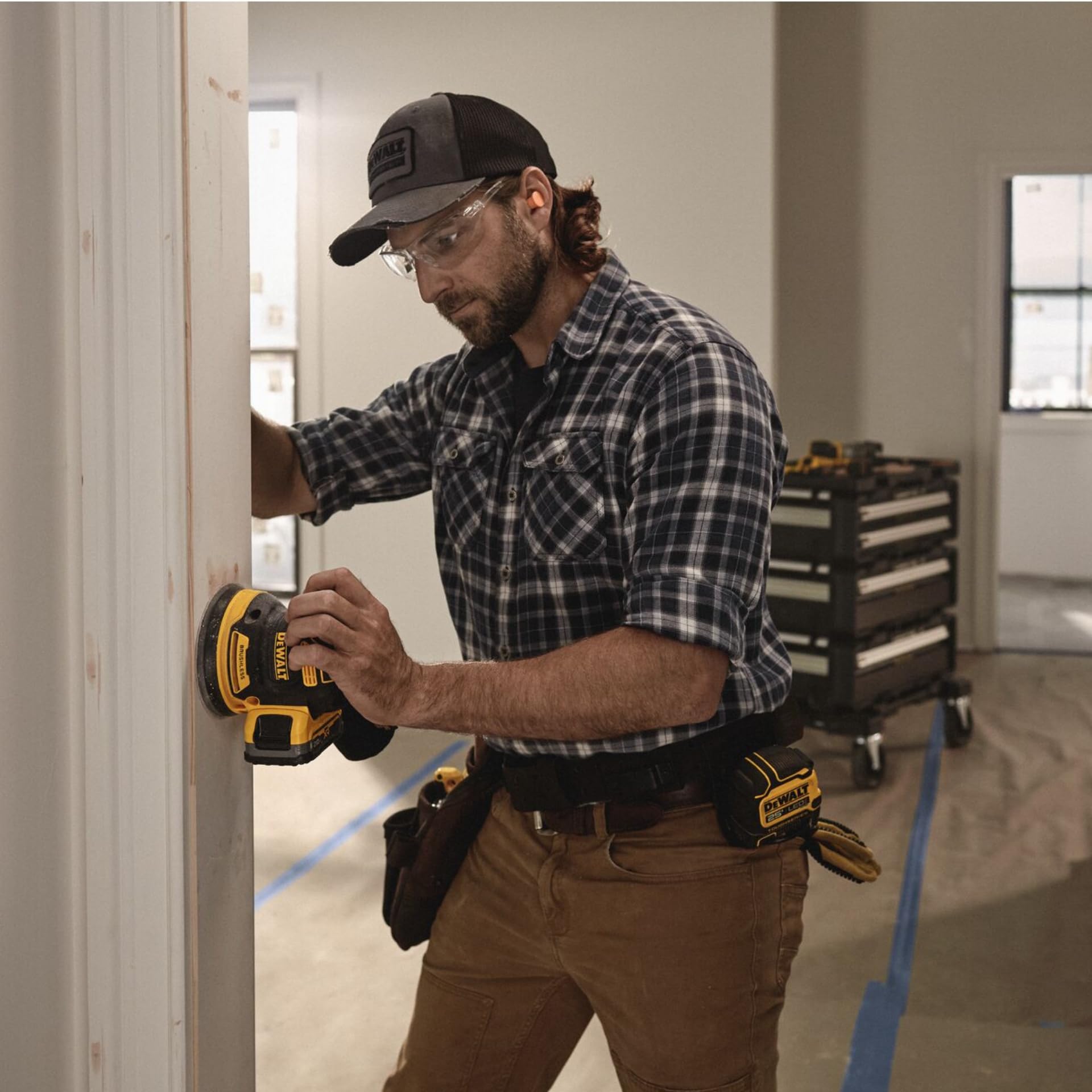 dewalt-dcw210nt-xj-ponceuse-excentrique-xr-18v-brushless-125mm-variateur-de-vite image 3