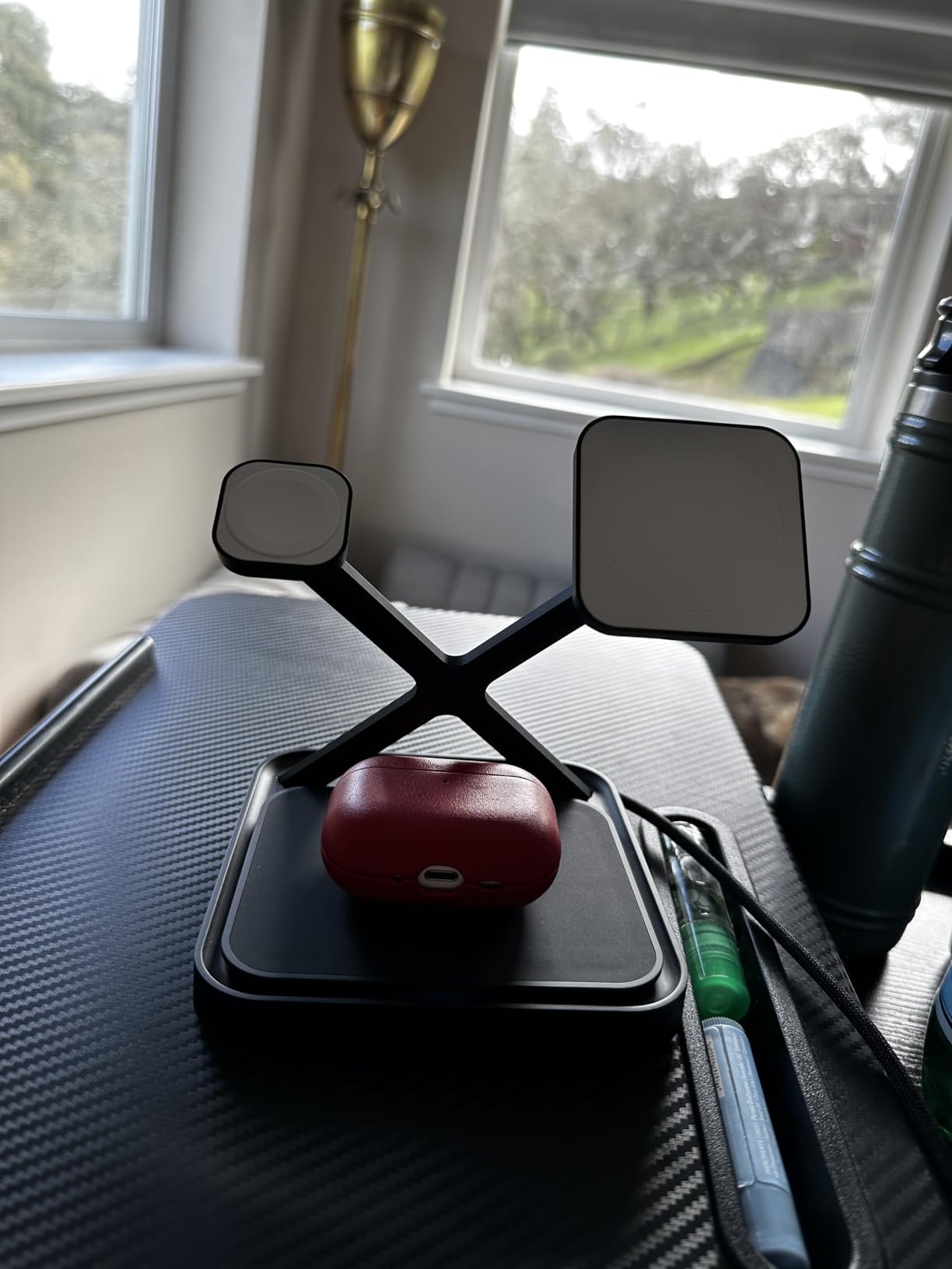 Élégante sur le bureau