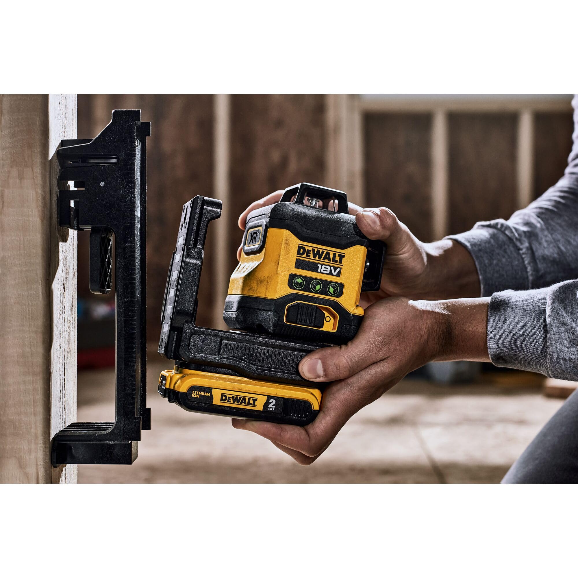 dewalt-dcle34031d1-qw-niveau-laser-multiligne-3x360-vert-compact-xr-18v-avec-bat image 6