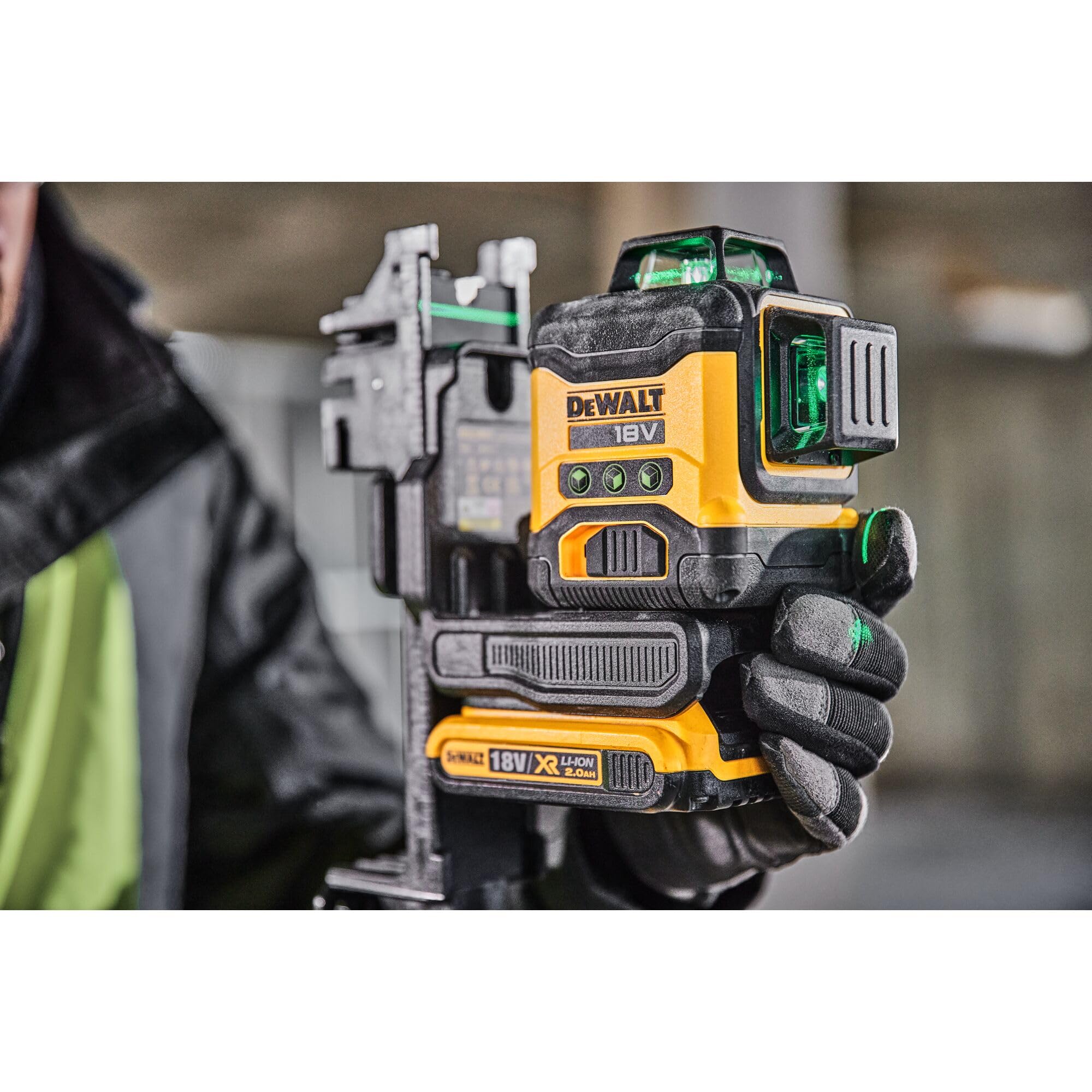 dewalt-dcle34031d1-qw-niveau-laser-multiligne-3x360-vert-compact-xr-18v-avec-bat image 7