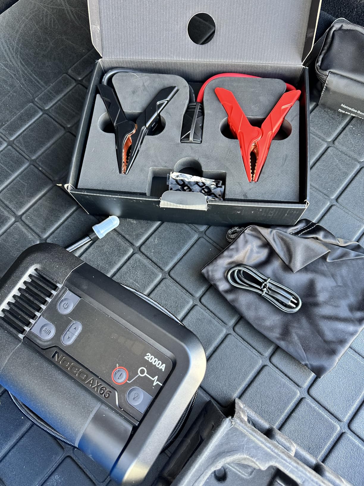 Le kit complet dans la boîte à gants