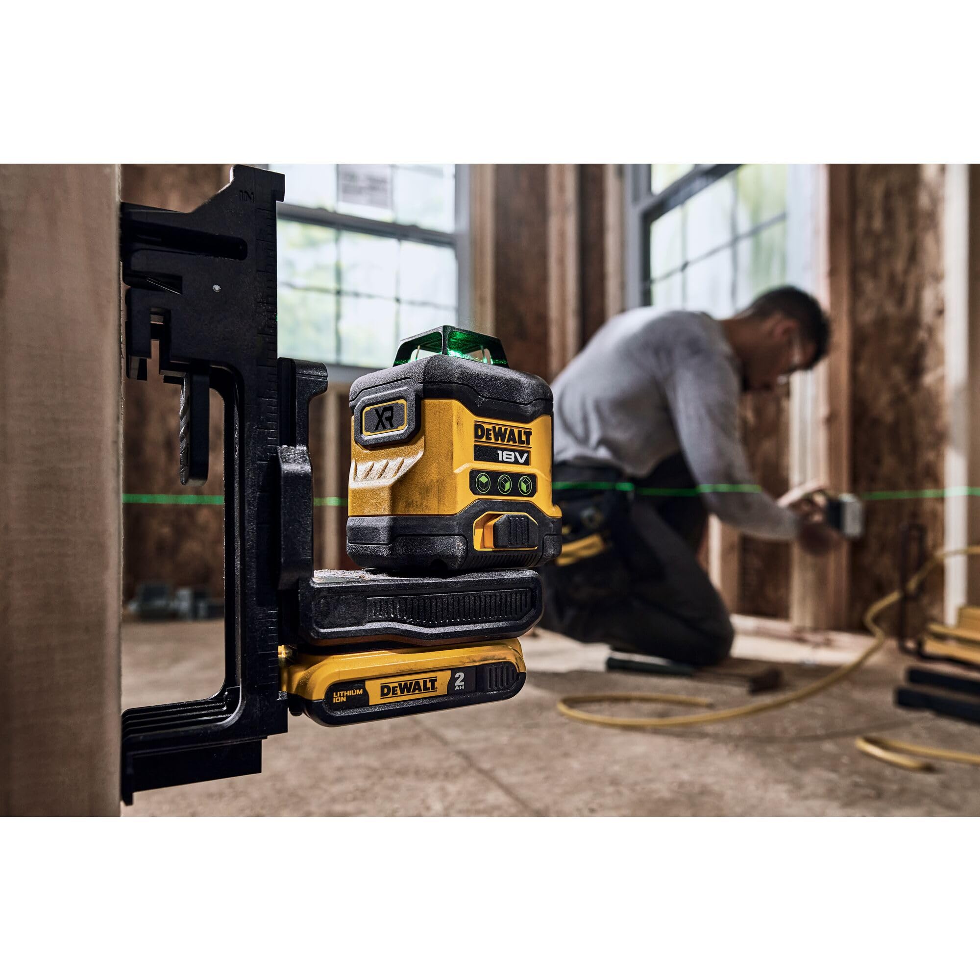 dewalt-dcle34031d1-qw-niveau-laser-multiligne-3x360-vert-compact-xr-18v-avec-bat image 4