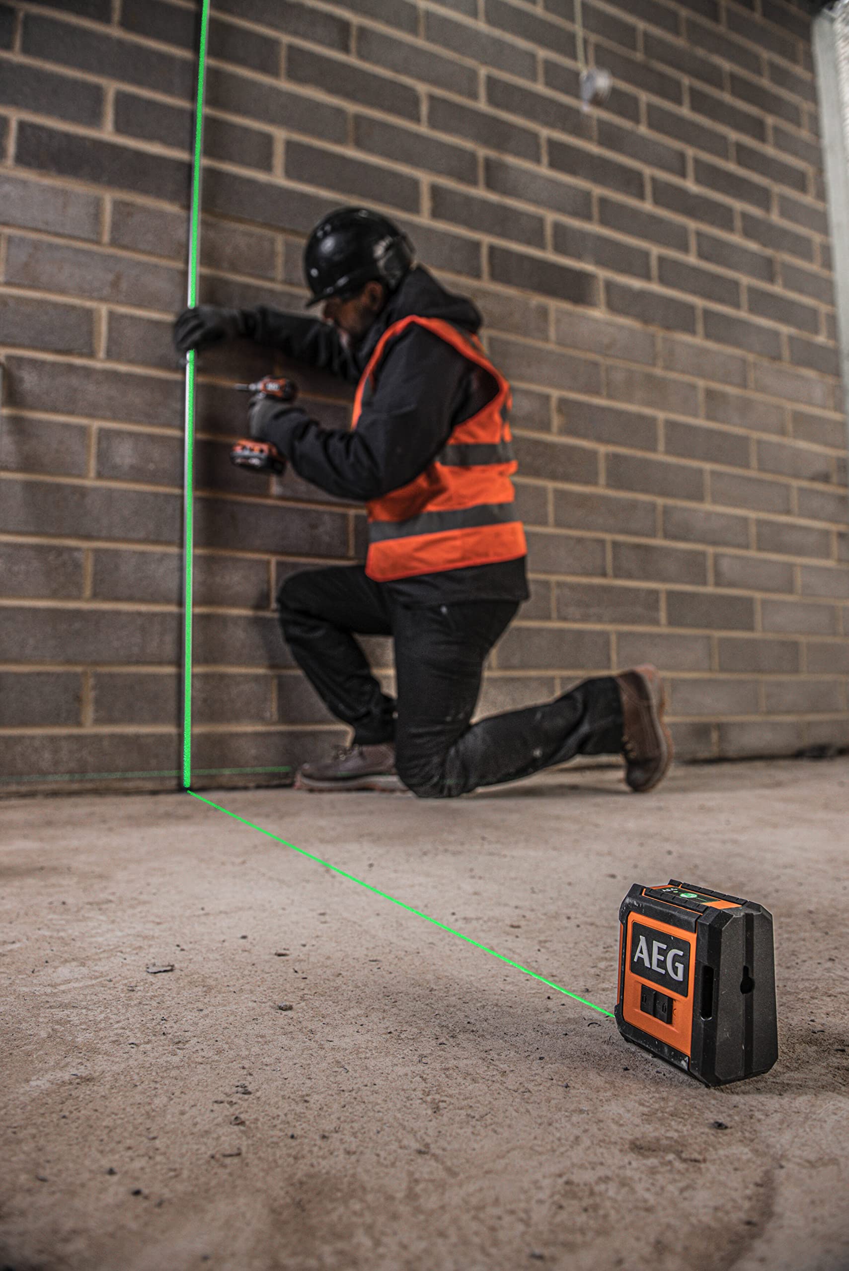 aeg-clg220-b-niveau-laser-croix-vert-port-e-20-m-2-lignes-auto-nivelant-ip54-ave image 4