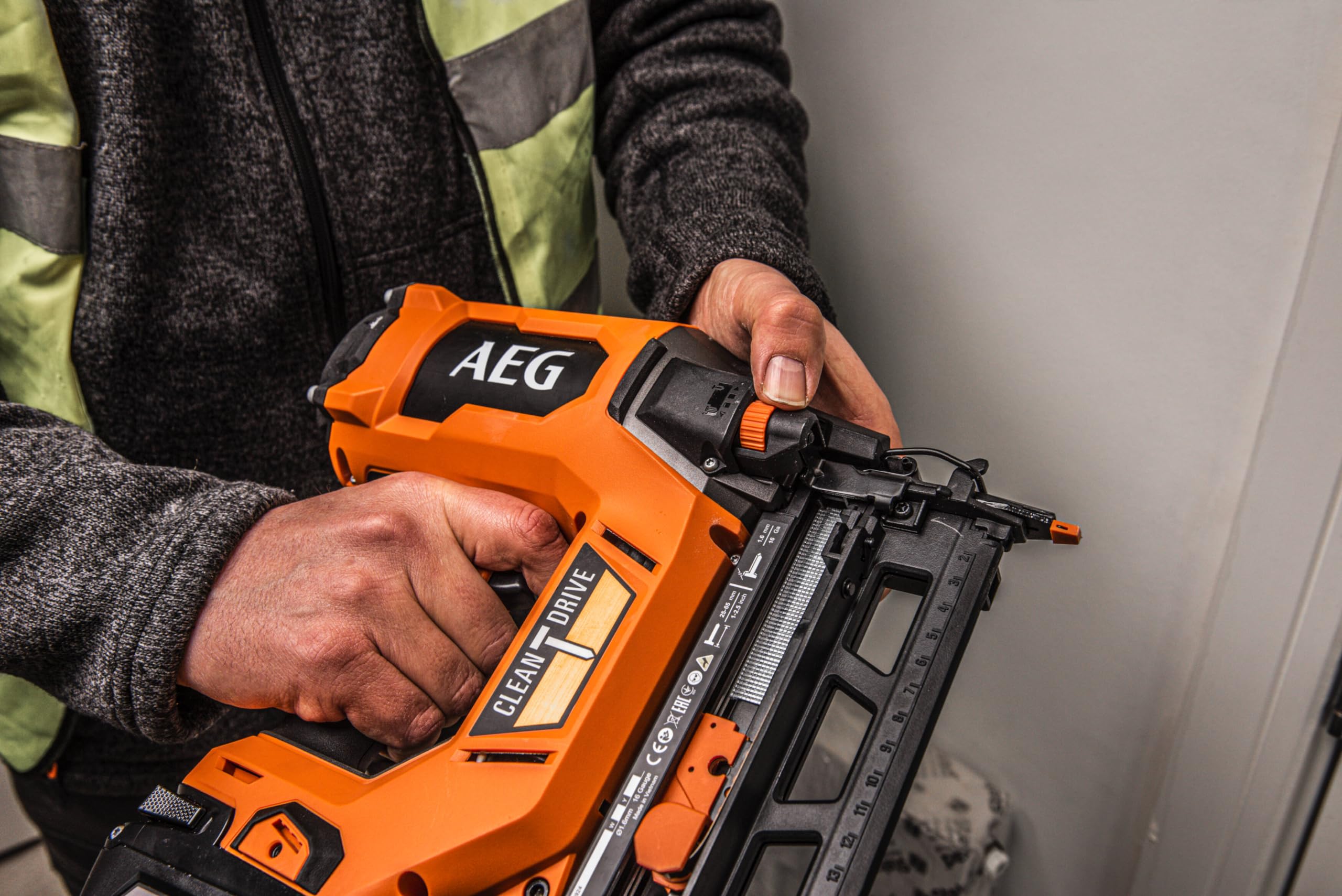 aeg-cloueur-de-finition-sans-fil-pro18v-brushless-b16bn18-0-16-ga-clous-25-65-mm image 4