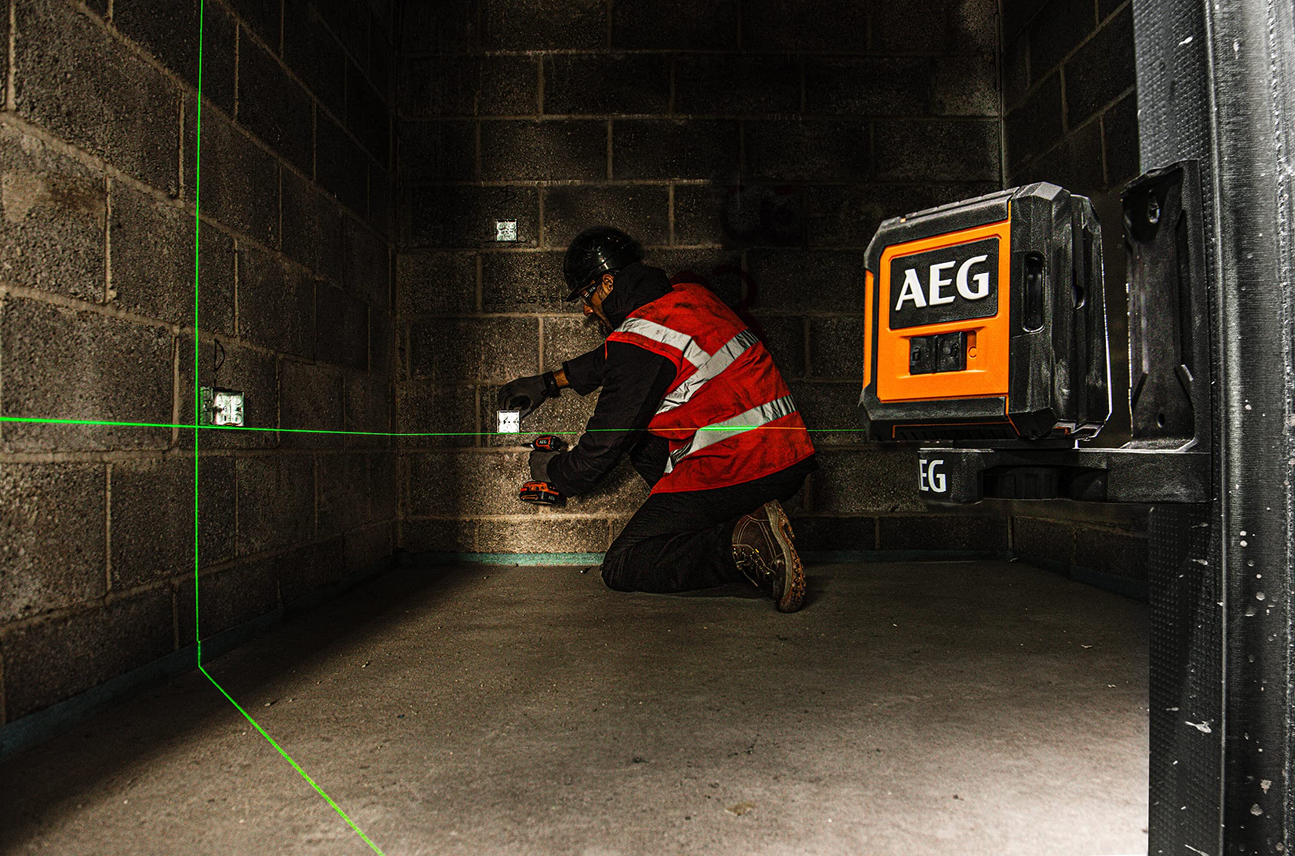 aeg-clg220-b-niveau-laser-croix-vert-port-e-20-m-2-lignes-auto-nivelant-ip54-ave image 5