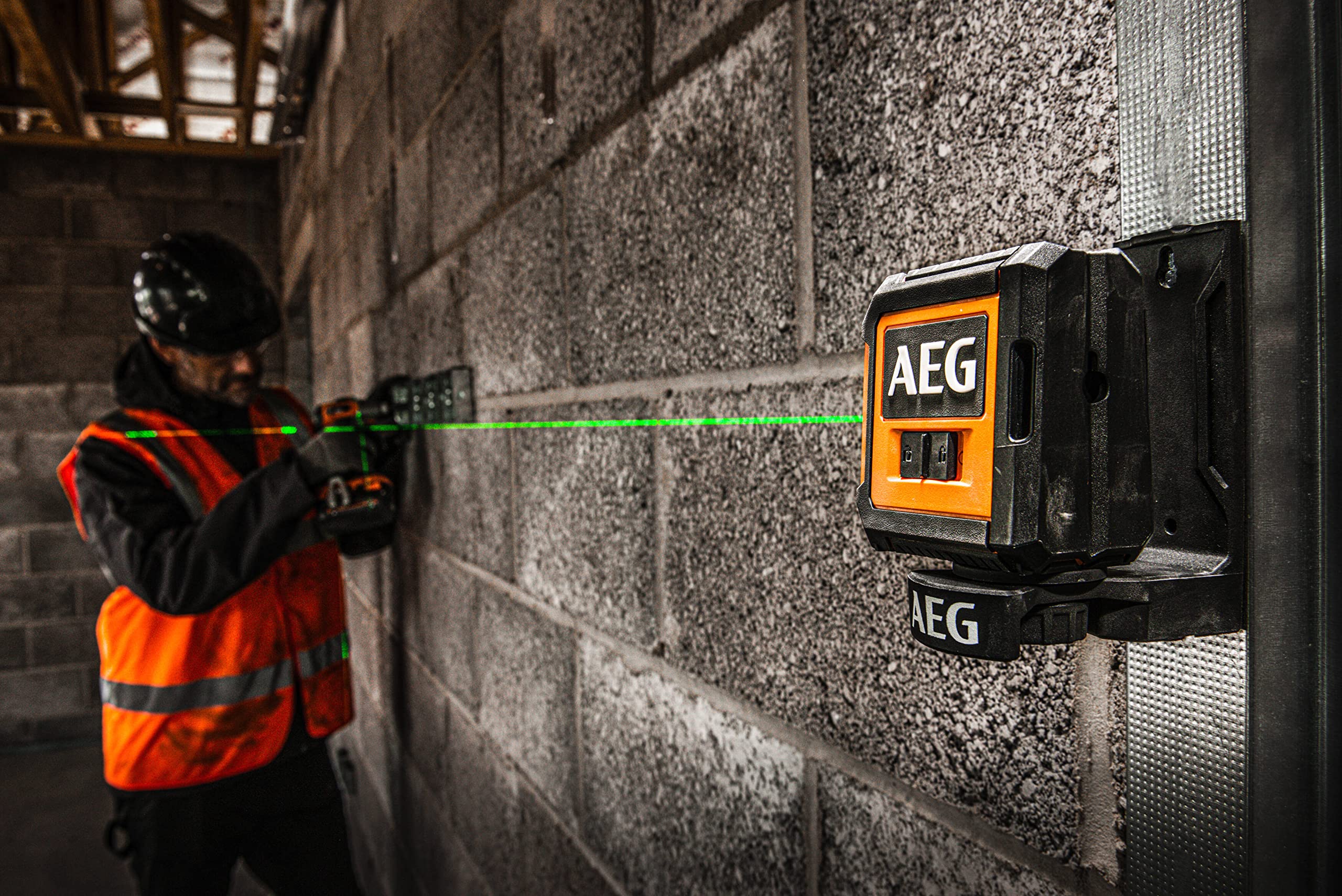 aeg-clg220-b-niveau-laser-croix-vert-port-e-20-m-2-lignes-auto-nivelant-ip54-ave image 3