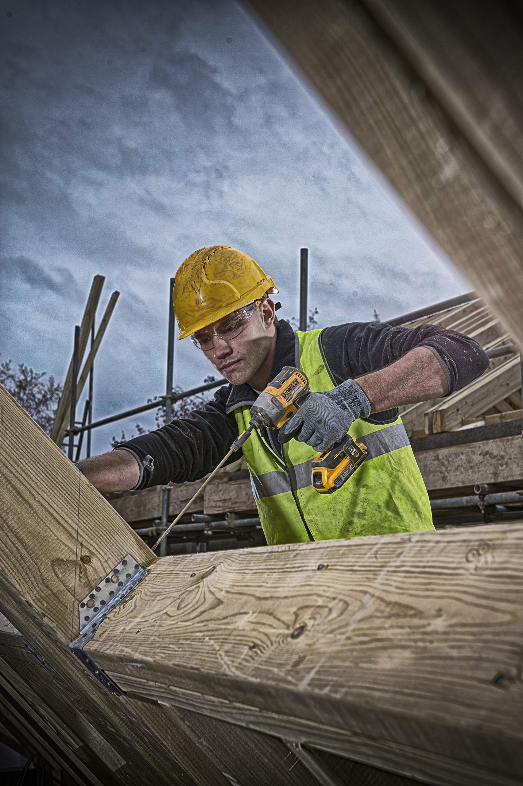 dewalt-dcf887p2-qw-visseuse-chocs-brushless-xr-18v-li-ion-5-ah-205-nm-3-vitesses image 2