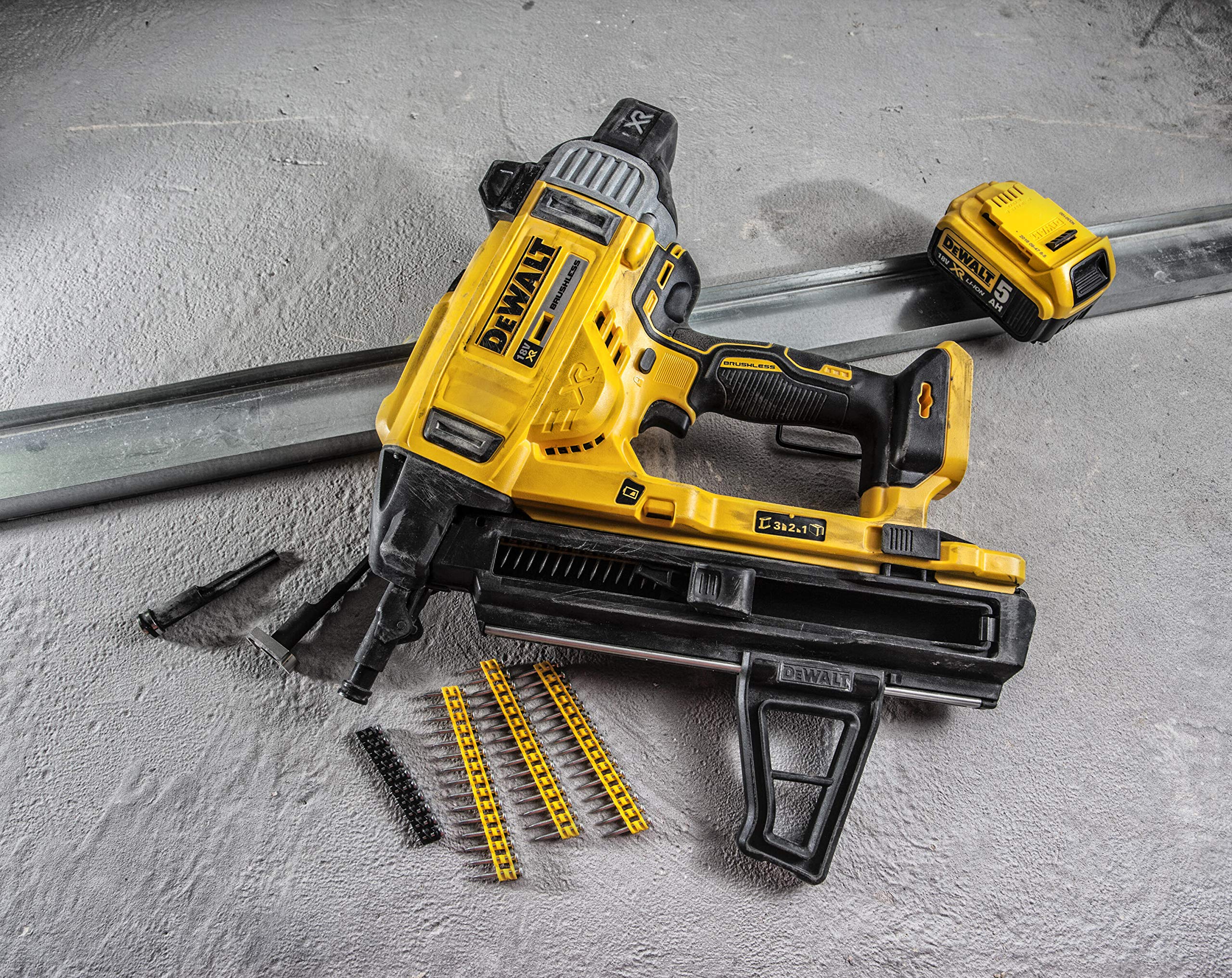 dewalt-dcn890p2-qw-xr-cloueur-b-ton-acier-sans-fil-18v-brushless-avec-2-batterie image 6